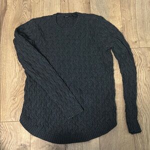 JEANNE PIERRE Men's Dark Gray Cable Knit Sweater